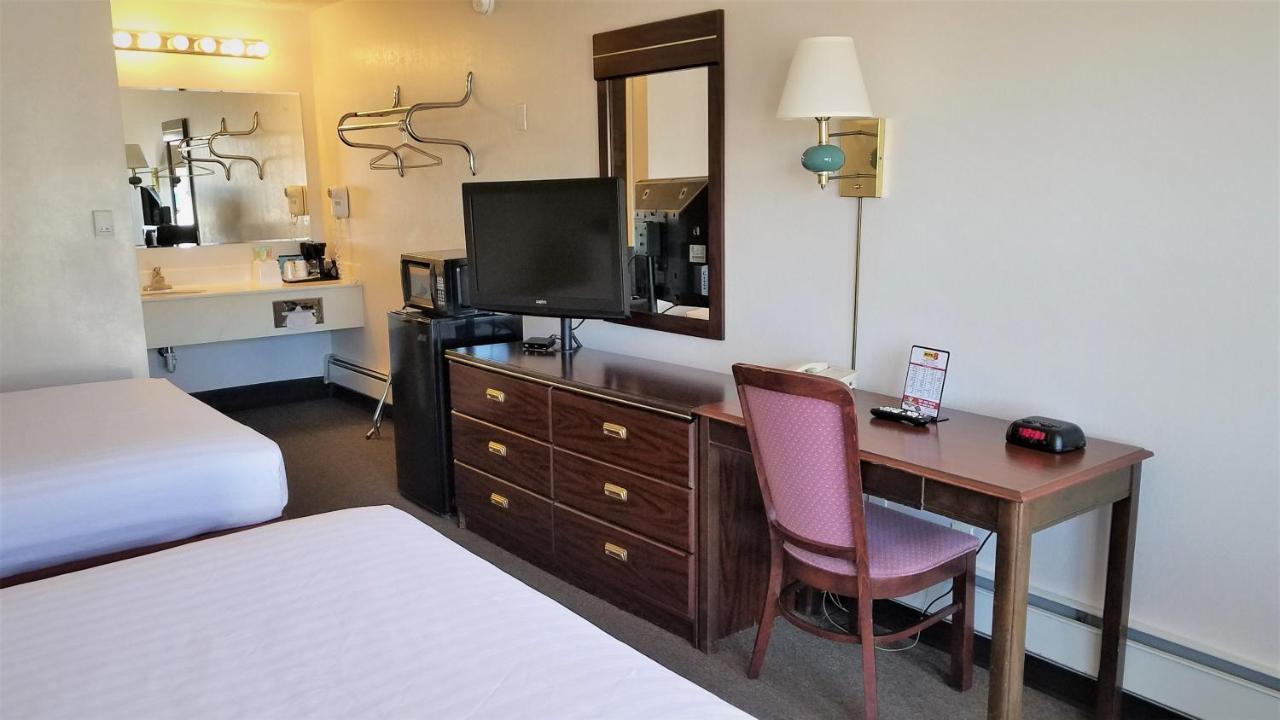 Motel 8 Laramie Extérieur photo